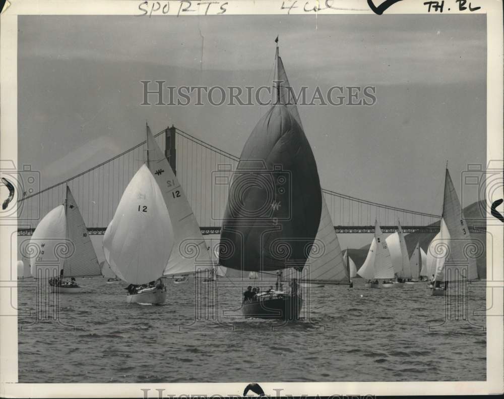 1954 Press Photo Boats compete in the Hearst Regatta in San Francisco Bay- Historic Images