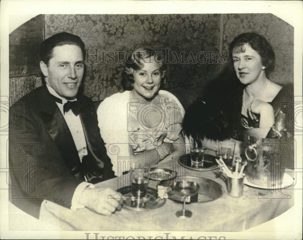 1934 Press Photo Jefferson Dickson, Sonja Henie & Madame Henie in Paris, France- Historic Images