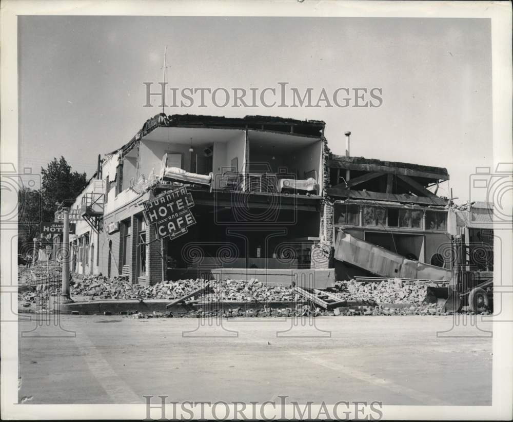 1952 Press Photo Juanita Hotel &amp; Cafe after an earthquake in Tehachapi, CA- Historic Images