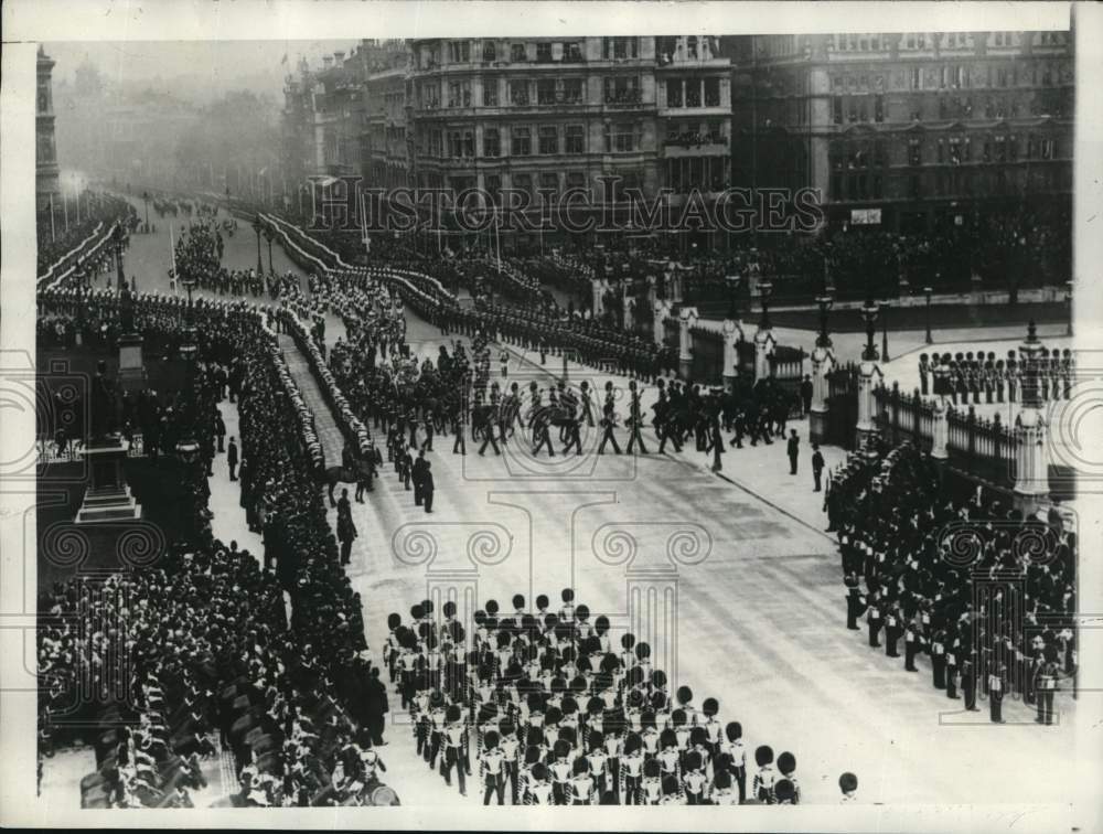 1928 Press Photo King Edward VII&#39;s funeral procession enters Buckingham Palace- Historic Images