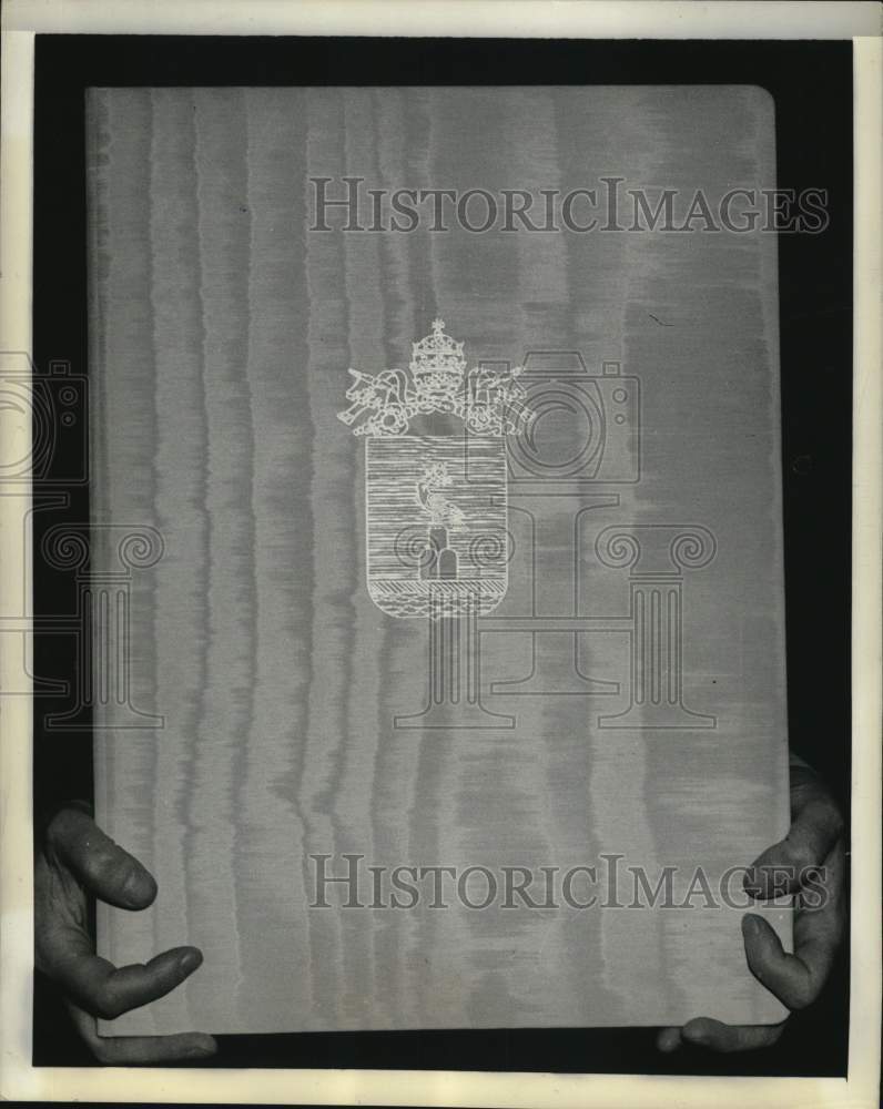 1939 Press Photo Memorial book to be presented to Pope Pius XII in DC- Historic Images