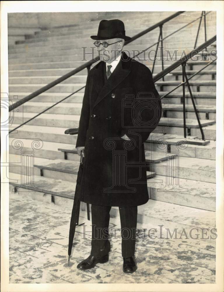 1936 Press Photo Tennessee Valley attorney James Beck leaves Supreme Court in DC