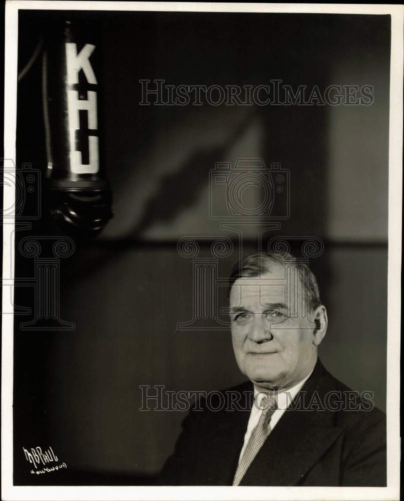 1935 Press Photo Author Kenneth C. Beaton stars on "Raymond Paige Presents"