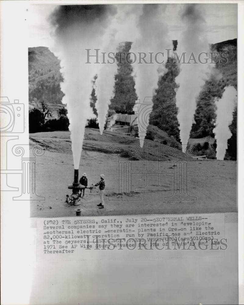 1971 Press Photo Men operate a geyser pipe valve in The Geysers, California