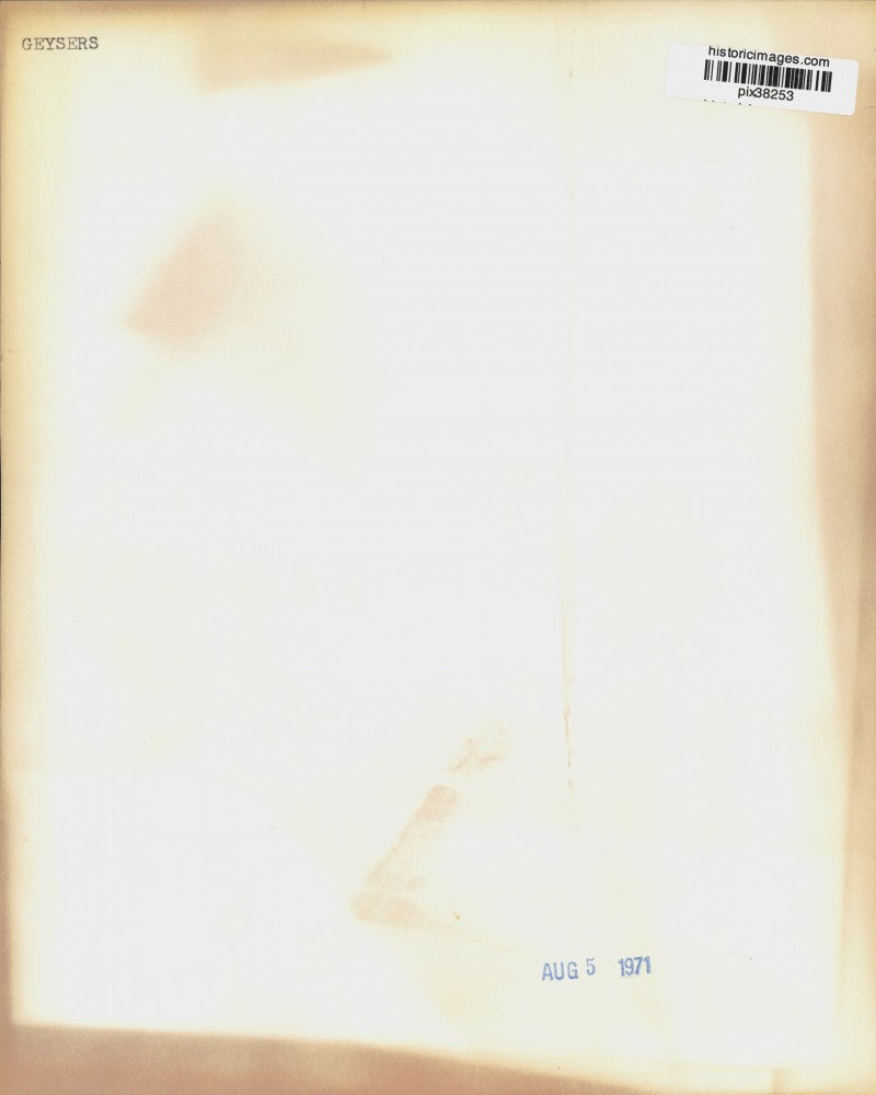 1971 Press Photo Men operate a geyser pipe valve in The Geysers, California