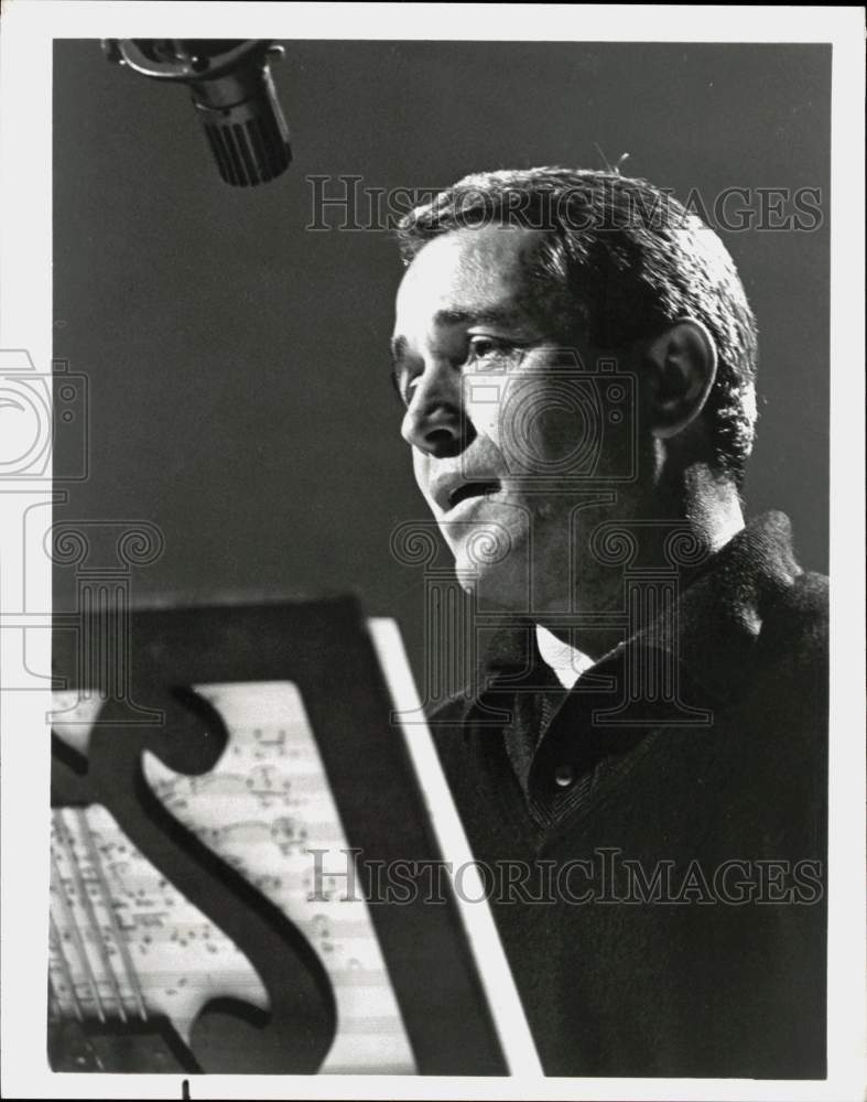 Press Photo Singer Perry Como on "Perry Como's Kraft Music Hall" - pix38921