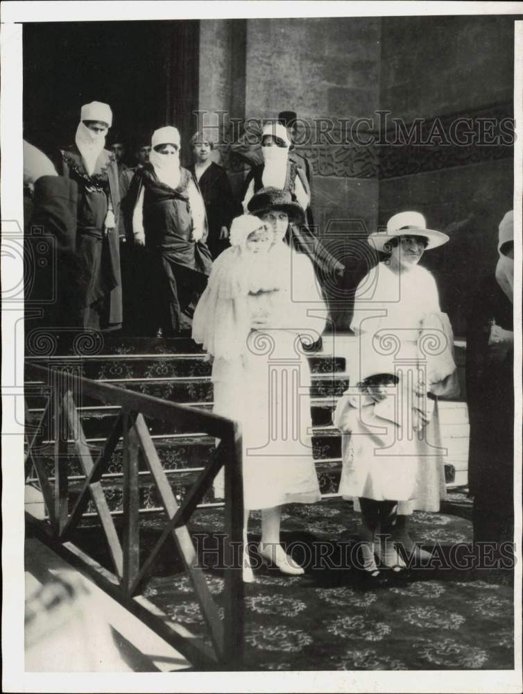 1927 Press Photo Young Prince Farouq with his mother during a visit in London- Historic Images