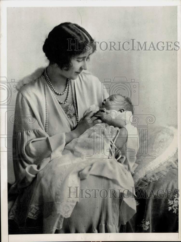 1930 Press Photo Duchess of York &amp; young daughter Princess Elizabeth in Scotland- Historic Images