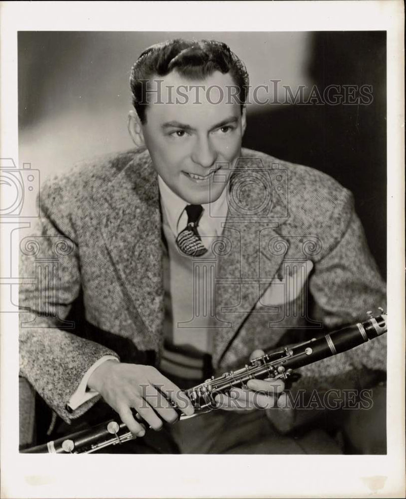 Load image into Gallery viewer, 1944 Press Photo Musician Woody Herman with his clarinet - pix42329
