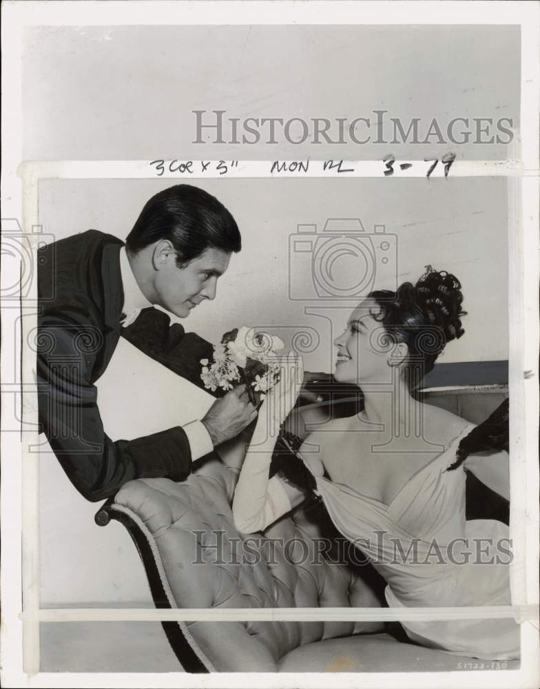 1958 Press Photo Actors Louis Jourdan &amp; Leslie Caron star in &quot;Gigi&quot; - pix42375- Historic Images