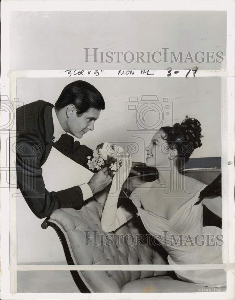 1958 Press Photo Actors Louis Jourdan & Leslie Caron star in "Gigi" - pix42375- Historic Images
