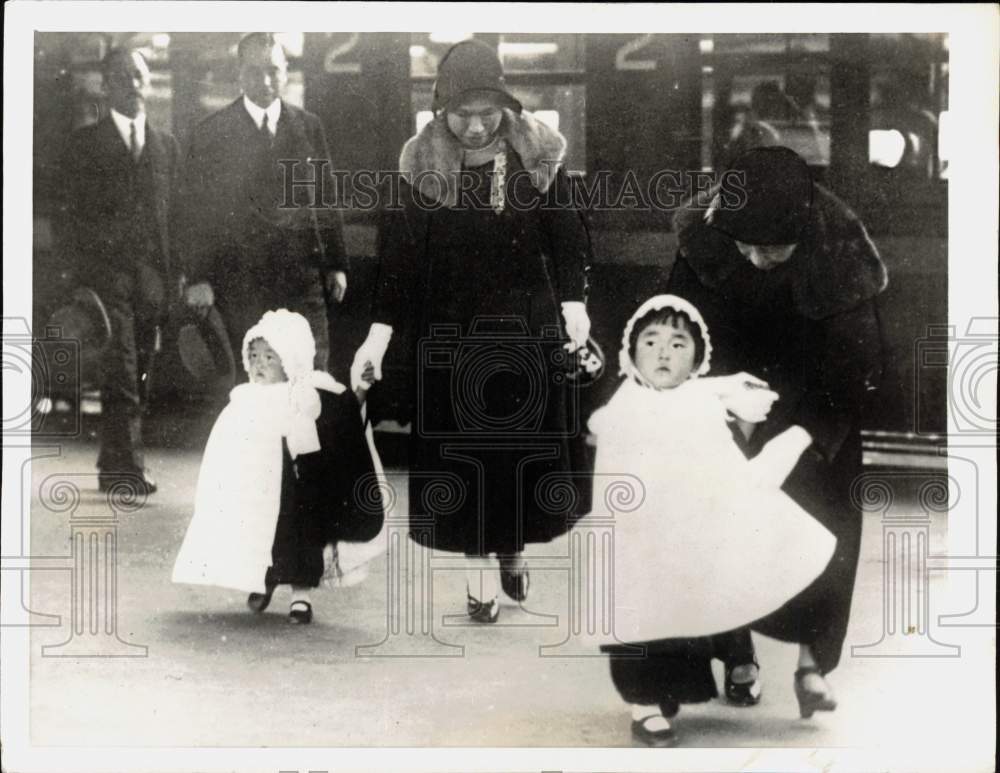 1933 Press Photo Young Princesses Yori and Taki return to Tokyo, Japan