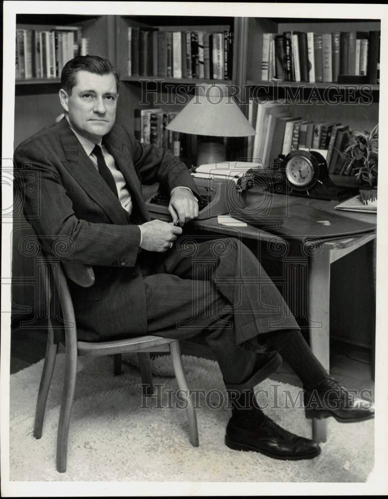 1954 Press Photo Eric Sevareid, newsman in CBS Television election coverage- Historic Images