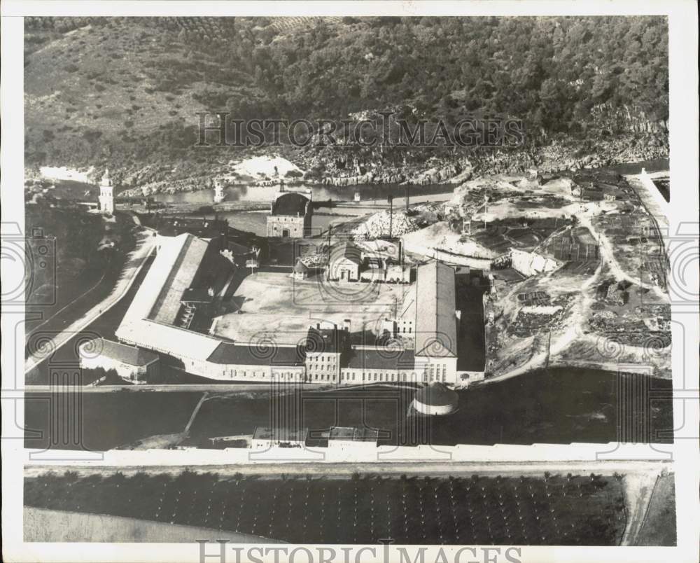 1937 Press Photo Aerial view of the Folsom Penitentiary in Folsom, California