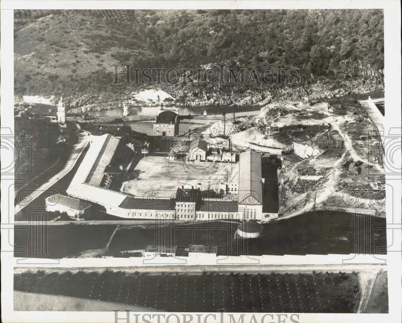 Load image into Gallery viewer, 1937 Press Photo Aerial view of the Folsom Penitentiary in Folsom, California
