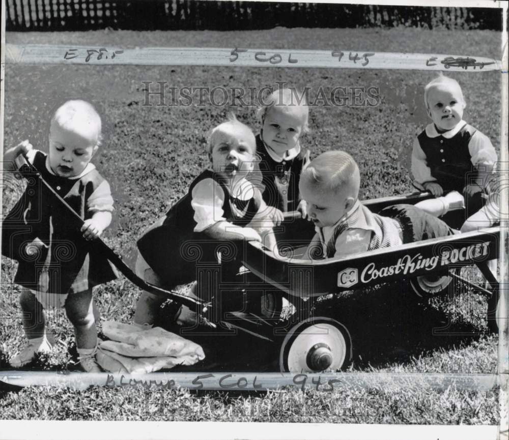 1964 Press Photo Famed Fischer quintuplets of Aberdeen, South Dakota turned one- Historic Images