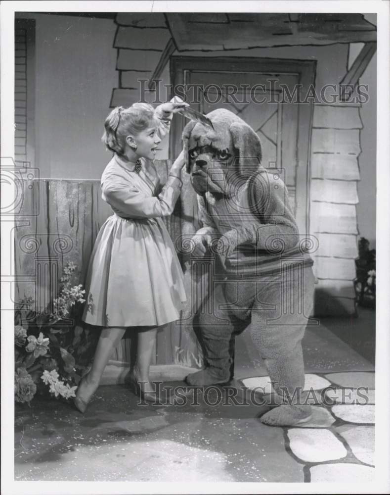 1963 Press Photo Shari Lewis & Jackie Warner as Jump Pup, "The Shari Lewis Show"- Historic Images