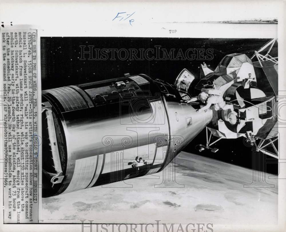 1969 Press Photo Drawing showing astronaut walking to command module in space- Historic Images