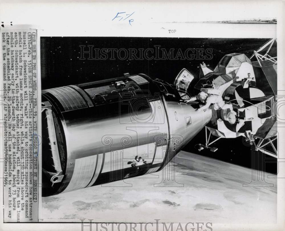 1969 Press Photo Drawing showing astronaut walking to command module in space- Historic Images