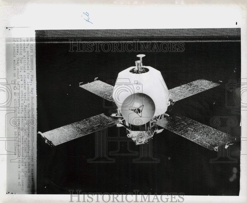 1971 Press Photo Mariner 8 spacecraft during chamber test at Cape Kennedy- Historic Images