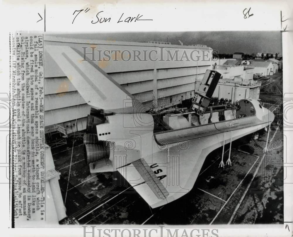 1975 Press Photo New reusable space shuttle concept unveiled in Downey, CA- Historic Images