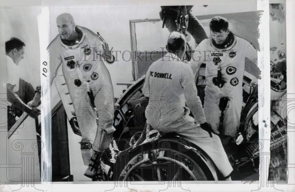 1965 Press Photo Gemini 6 crew Tom Stafford and Walter Schirra on carrier Wasp- Historic Images