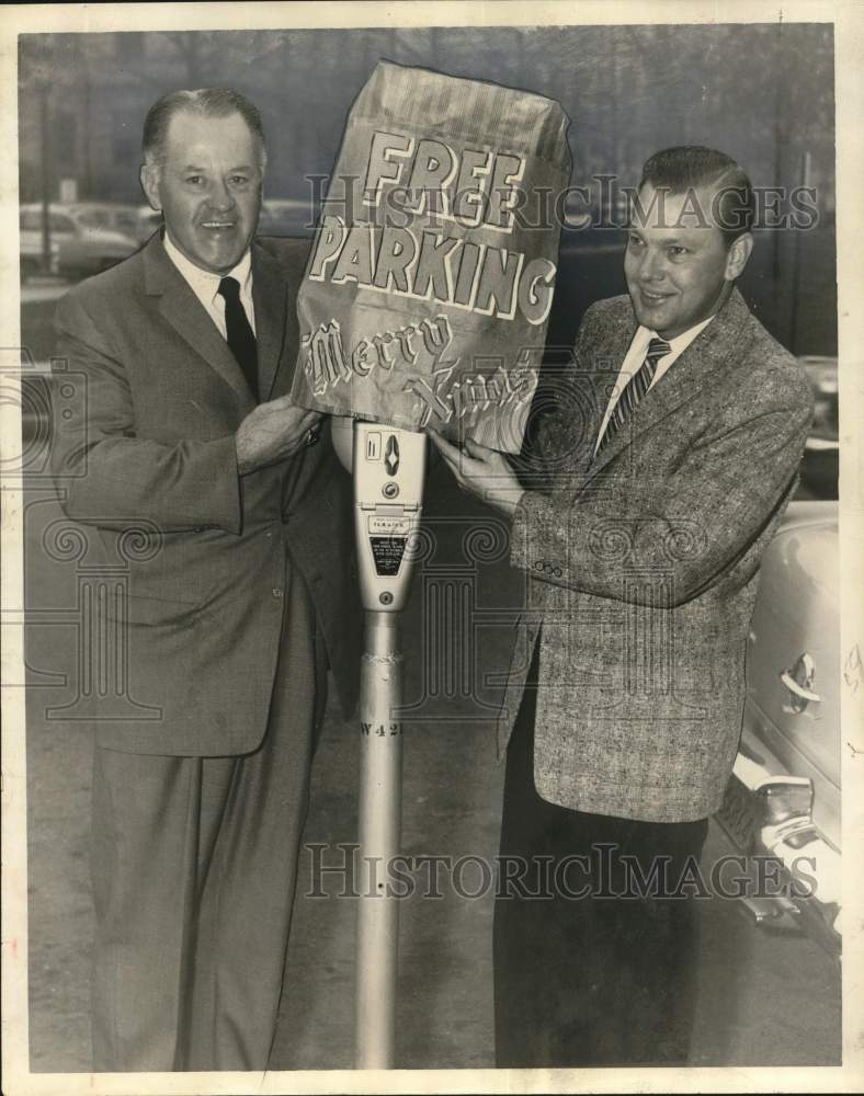 1957 Press Photo Mayor Nolan Zielger with Eugene Simms at Free Parking Event