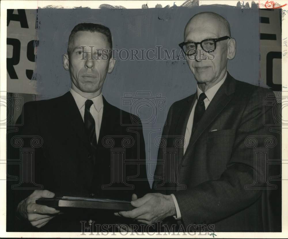 1964 Press Photo Ernest A. Dolpke Jr and Colleague in Harrisburg, Pennsylvania