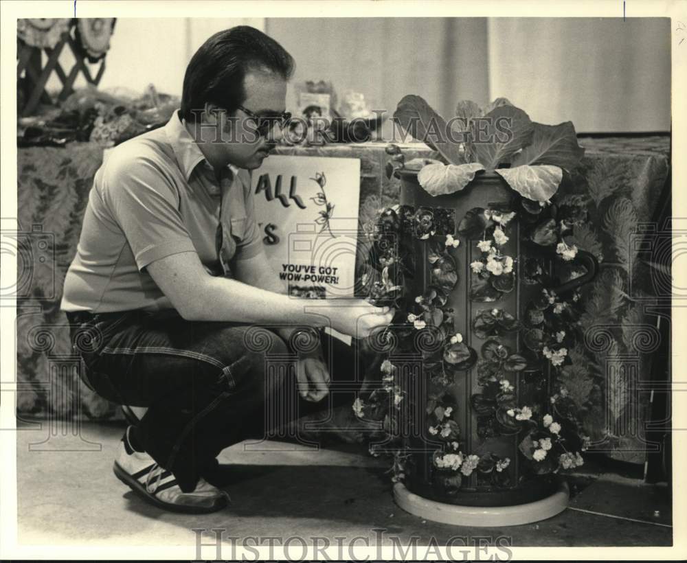 1985 Press Photo Jonathan Hardt at Central Pennsylvania Flower and Living Show- Historic Images