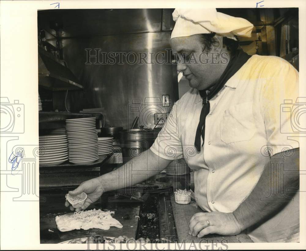 1992 Press Photo Chef Cooking in Kitchen - pna01209- Historic Images