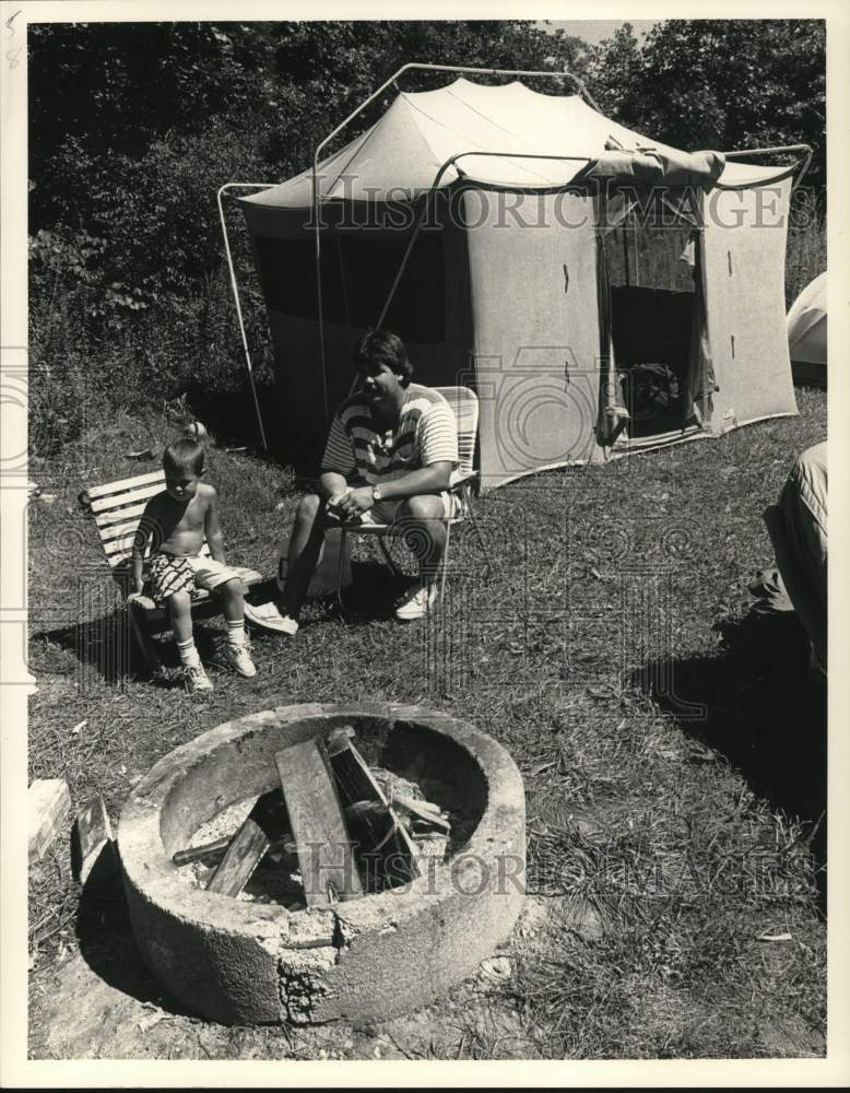 1990 Press Photo Tony and Mike Ebersole of Grantville at Campsite - pna01335