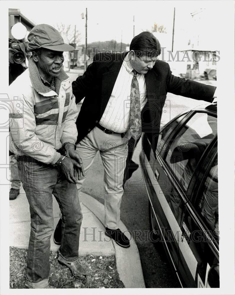 1993 Press Photo Criminal Suspect James Edward Mach with Policeman - pna01778- Historic Images