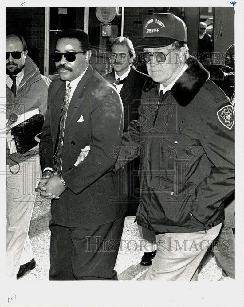 1993 Press Photo Criminal Suspect Michael Boykin with Columbia County Sheriff- Historic Images