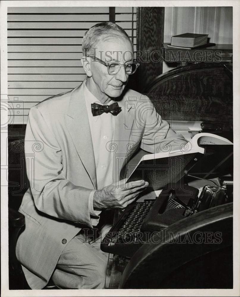 1957 Press Photo Dr. Andrew J. Akers, "Physician of the Year" Awardee