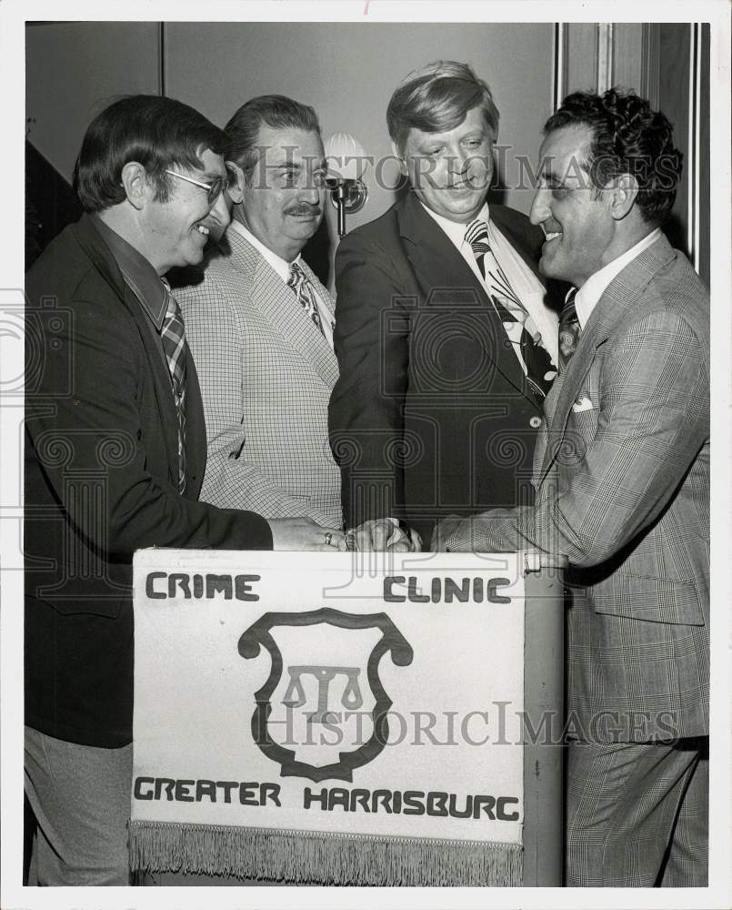 1977 Press Photo Lieutenant Herman Faiola and Colleagues at Crime Clinic Meeting- Historic Images