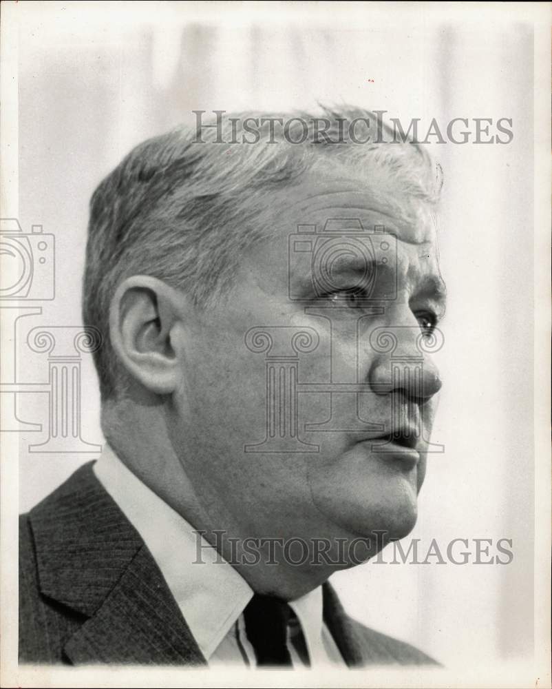 1965 Press Photo H.B. Charmburg at Event - pna03273