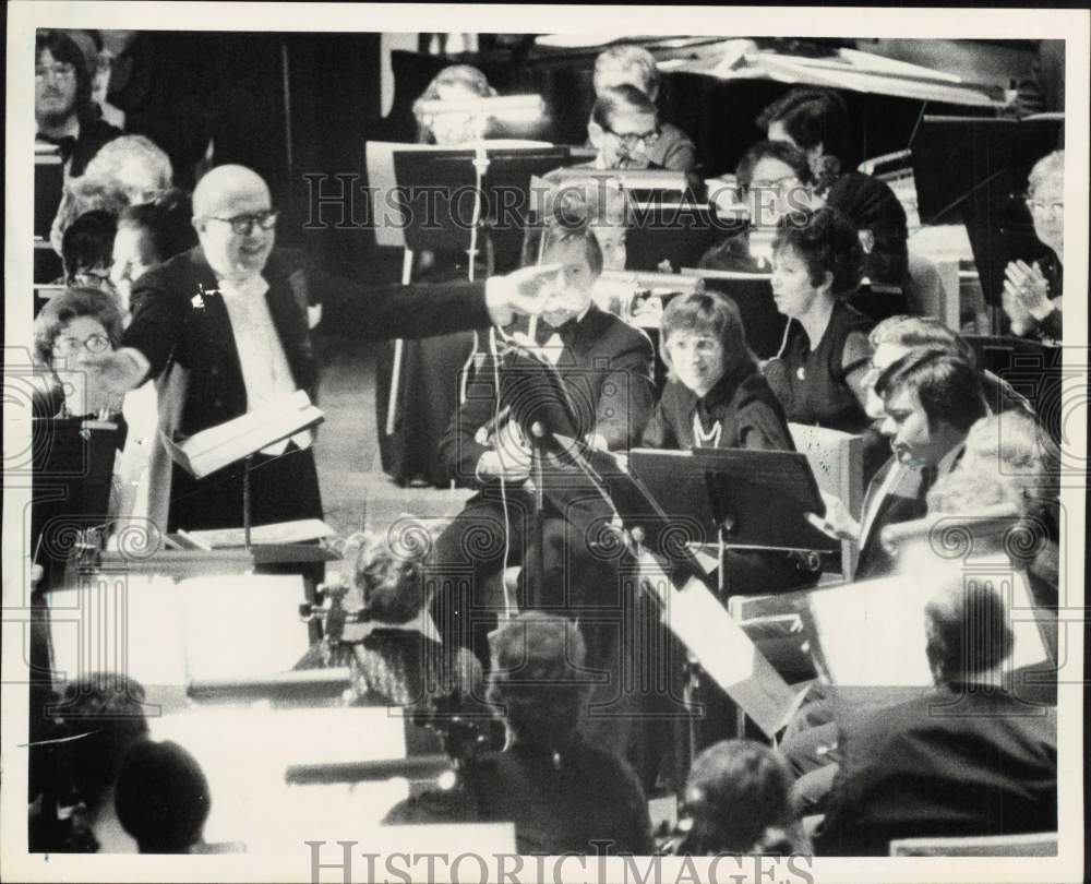 1974 Press Photo Conductor Dr. McArthur with Orchestra - pna04328- Historic Images