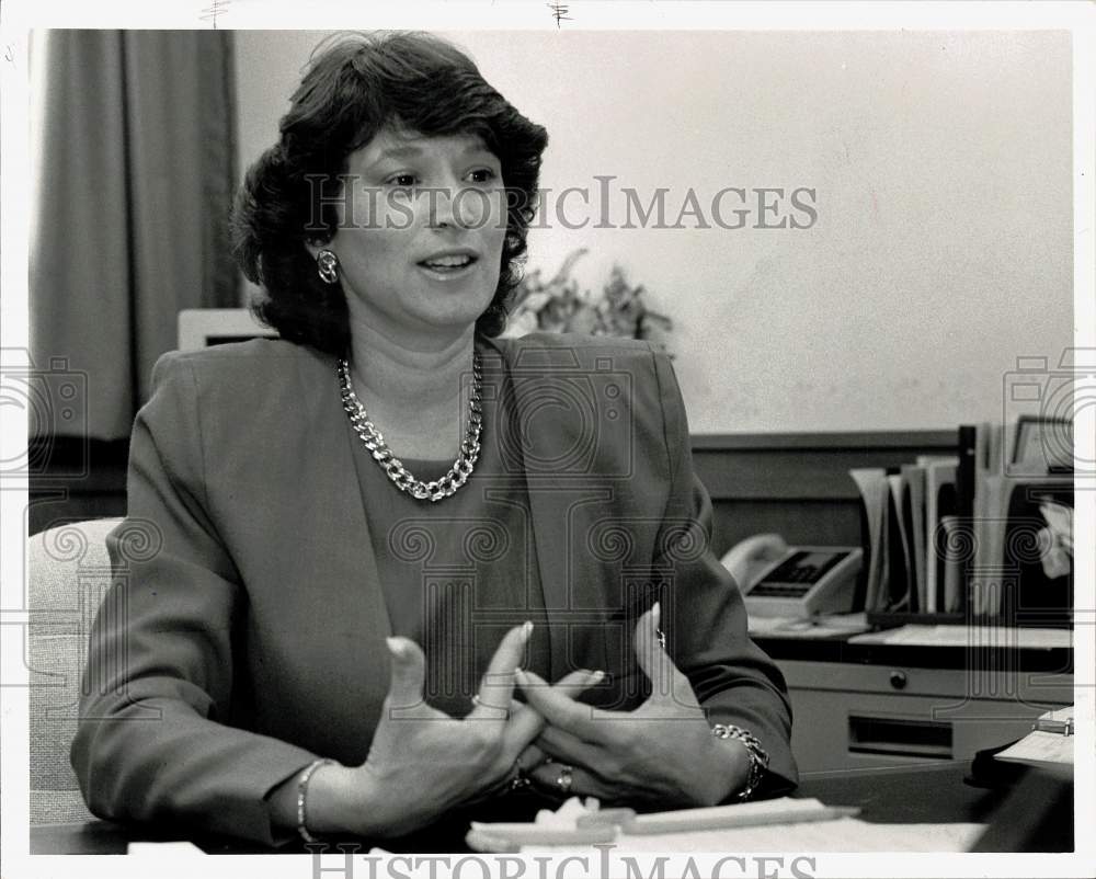 1991 Press Photo Dr. Carolyn C. Dumaresq, Superintendent - pna04534- Historic Images