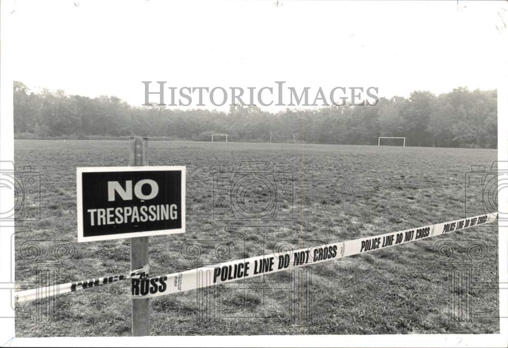 1987 Press Photo Police Tape at Marsh Run Park Soccer Field - pna06180- Historic Images