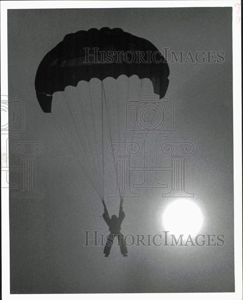 1979 Press Photo Silhouette of Parachutist at Sunset - pna07023- Historic Images