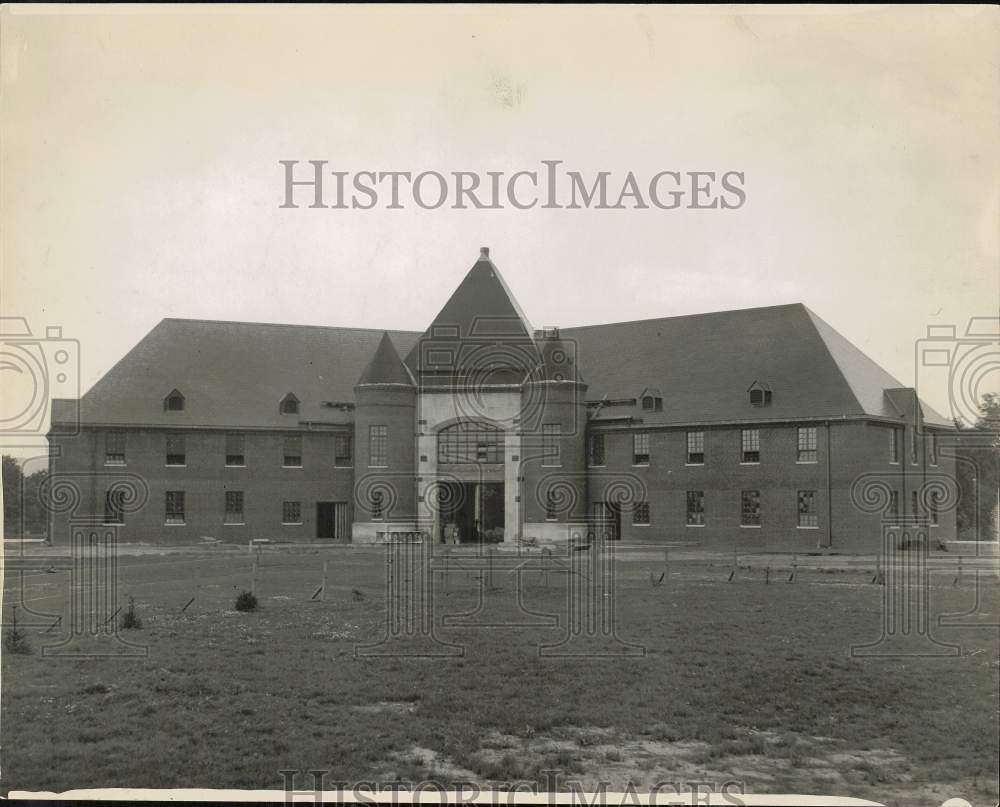Press Photo Abandoned Armory Building - pna11922