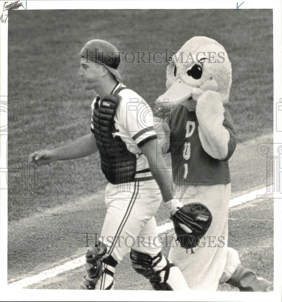 1987 Press Photo Senators Baseball Catcher Tom Prince with DUI Duck at Stadium- Historic Images