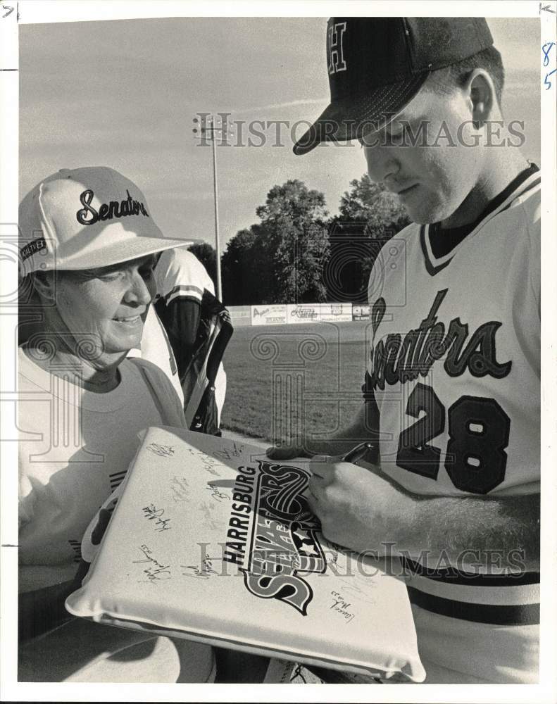 1987 Press Photo Pat Childes at Game with Senators Baseball Player Bill Copp- Historic Images