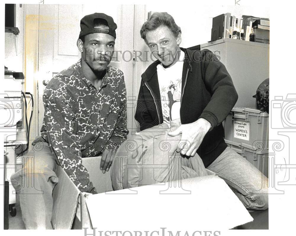 1993 Press Photo Jerod Finely and Floyd Ridley, Bethesda Mission Volunteers- Historic Images