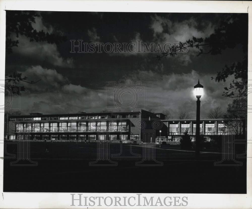 Press Photo Hetzel Student Union Building at Penn State University at Night