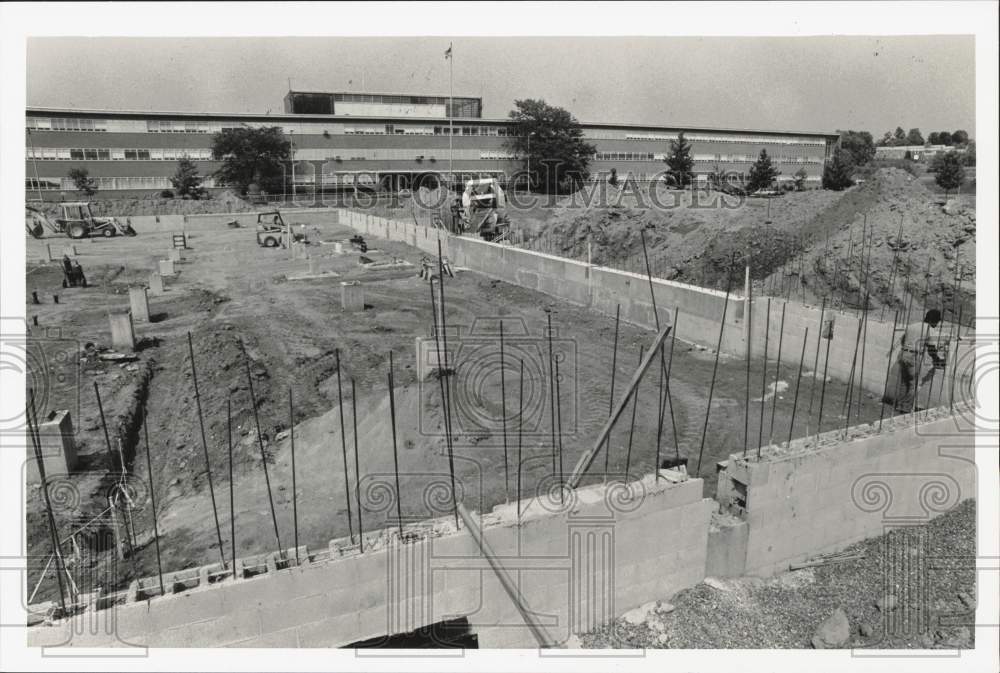 1983 Press Photo Construction of Penn State University Building in Middleton- Historic Images