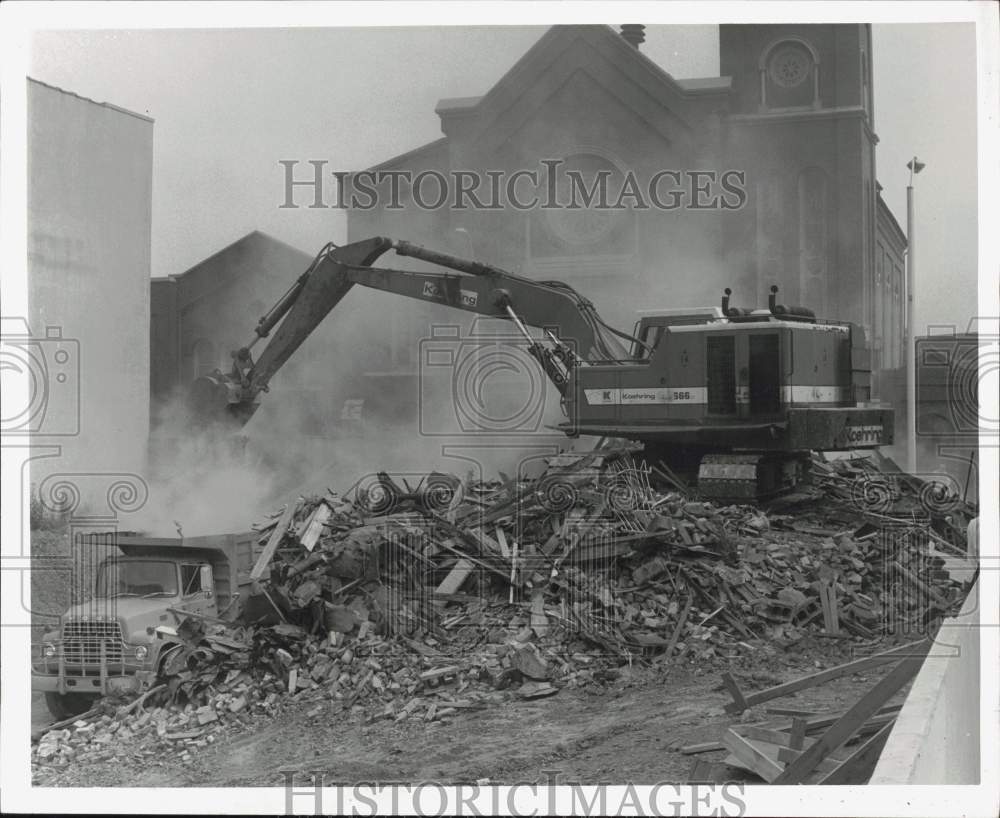 1976 Press Photo Demolition Near Governor Hotel on Fourth Street in Harristown
