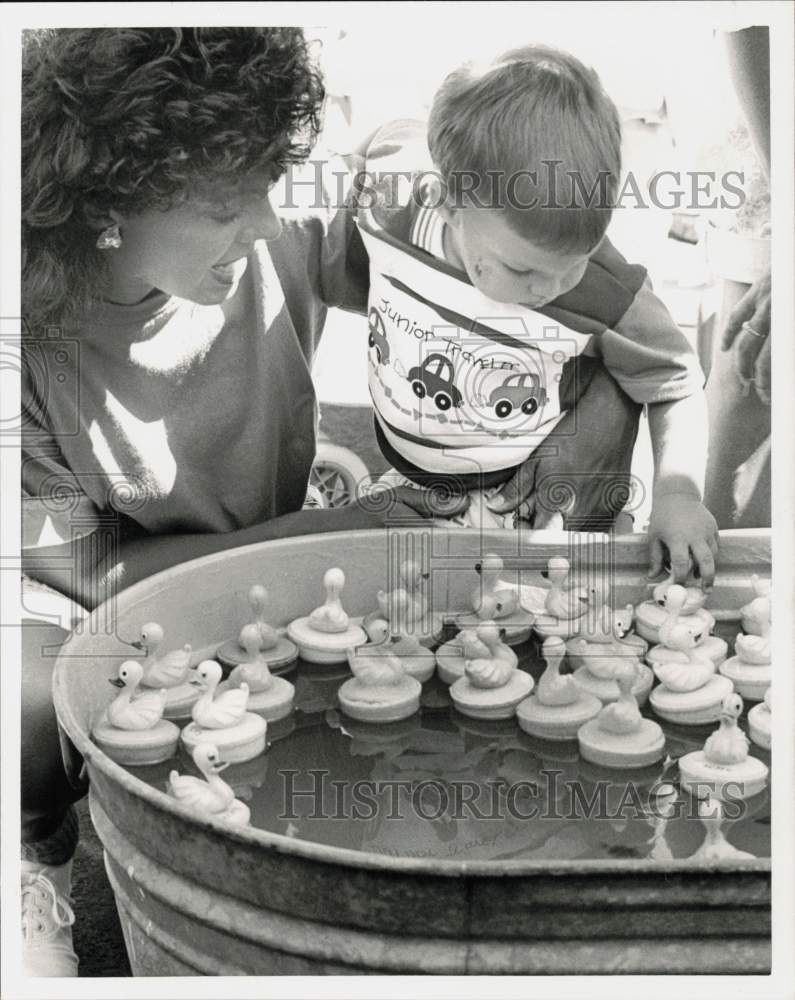 1991 Press Photo Debbie and Son Ryan Edward at Mechanicsburg Jubilee Day- Historic Images