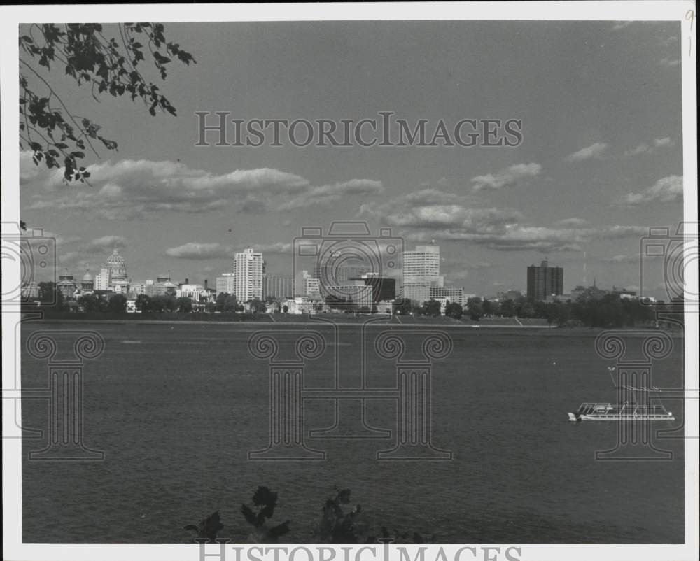 1981 Press Photo River View of City Skyline in Harrisburg, Pennsylvania- Historic Images