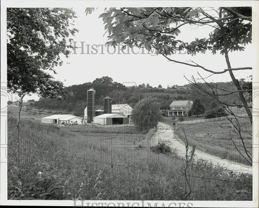 Press Photo Charles A. Hess Farm Land and Barns on Dallastown Road - pna16123- Historic Images